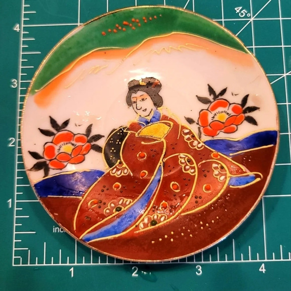0283. Vintage Satsuma Style Geisha ~ Hand-Painted Japanese ~ Small Trinket Plate - Picture 1 of 9